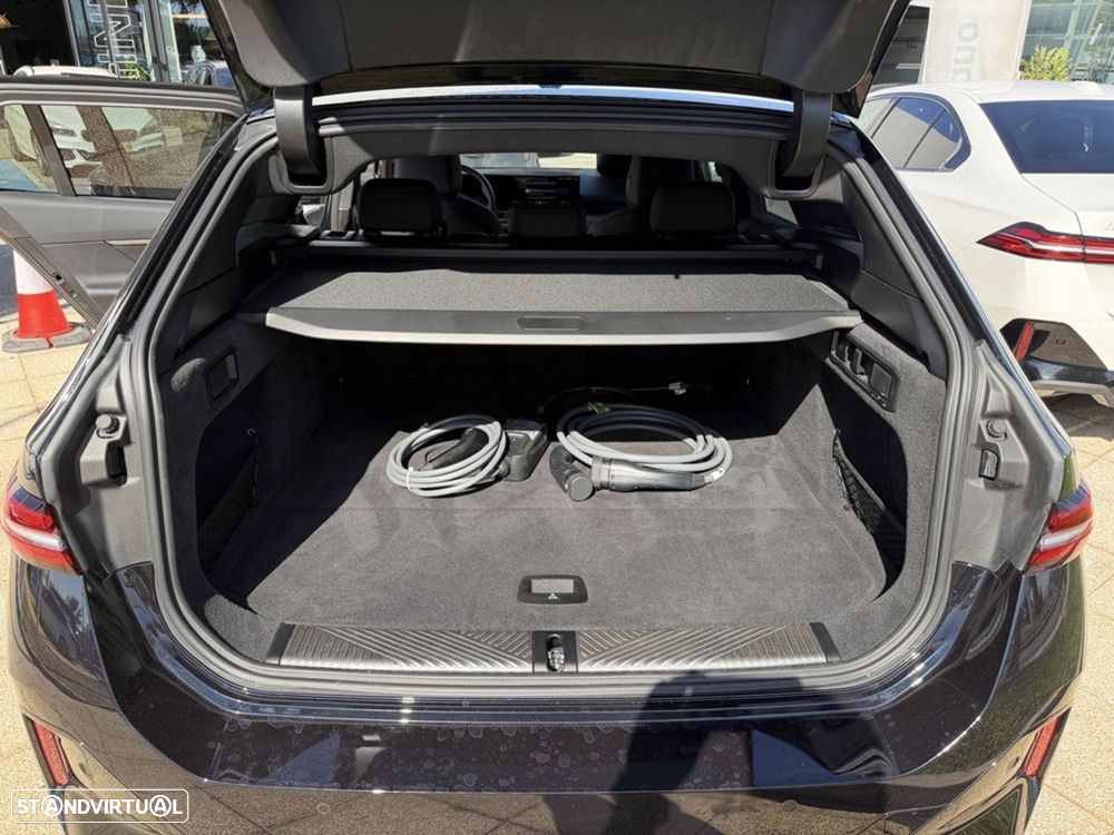 BMW 530 e Pack Desportivo M - 29