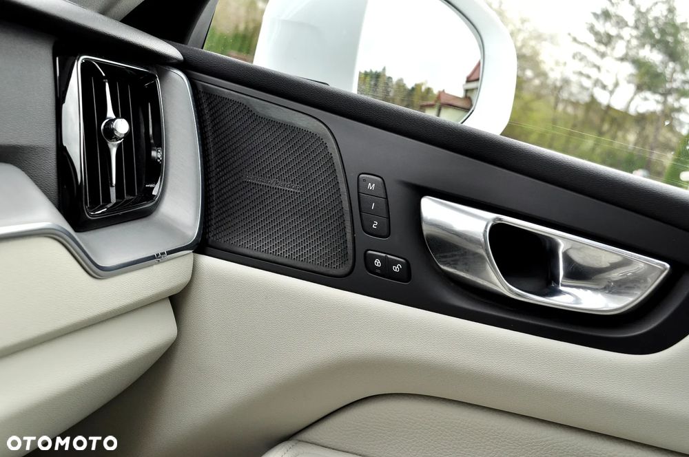 Volvo XC 60 T6 AWD Recharge Geartronic Inscription - 30