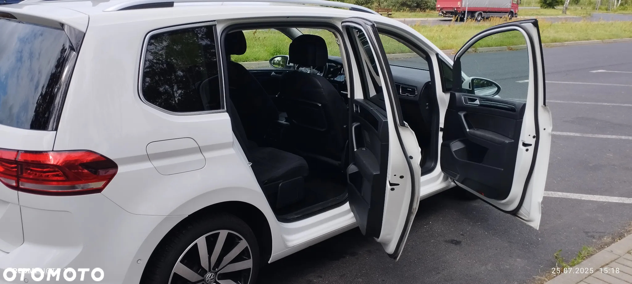 Volkswagen Touran - 12