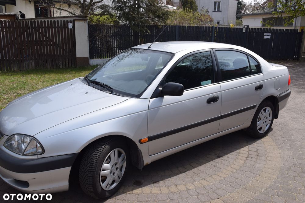 Toyota Avensis 1.6 VVT-i Terra - 9