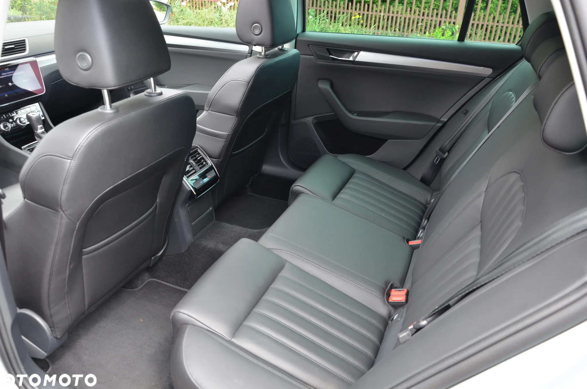 Skoda Superb 2.0 TDI L&K DSG - 19