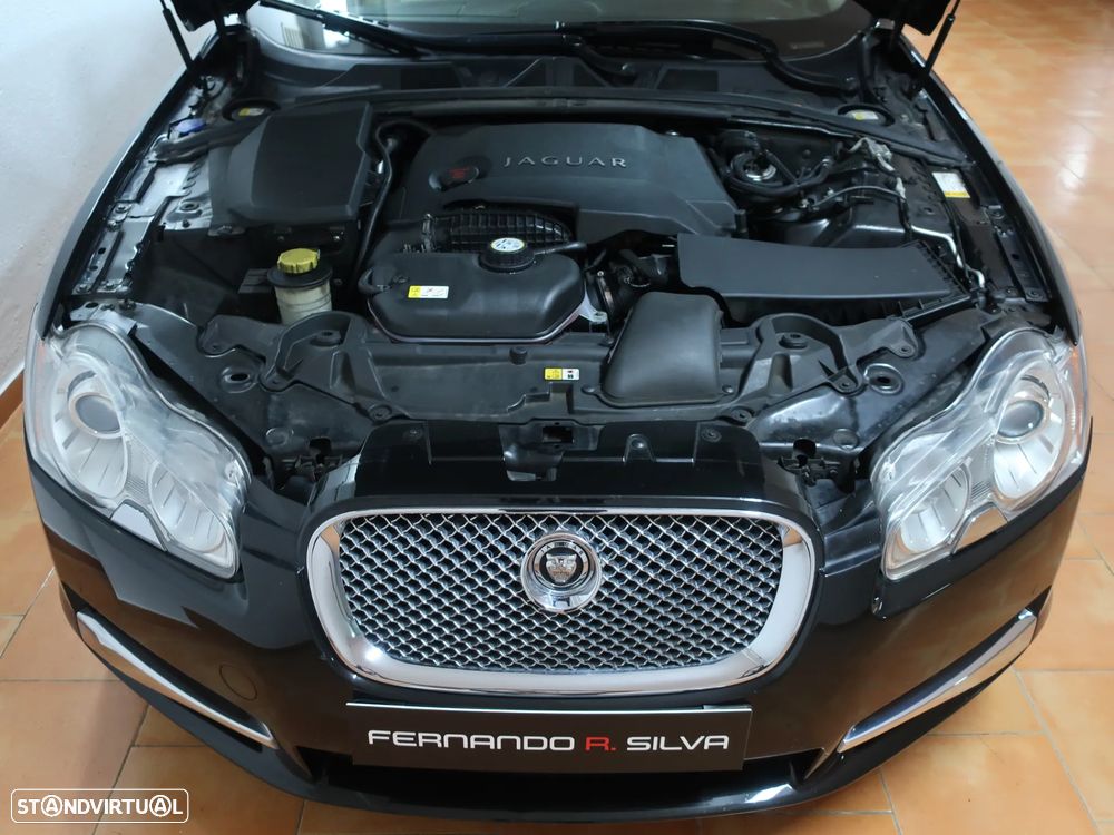 Jaguar XF 3.0 D V6 Luxury - 4