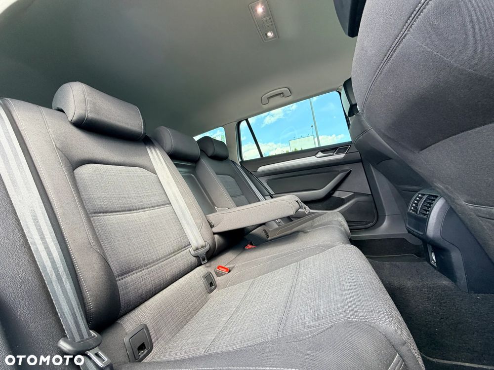Volkswagen Passat - 20