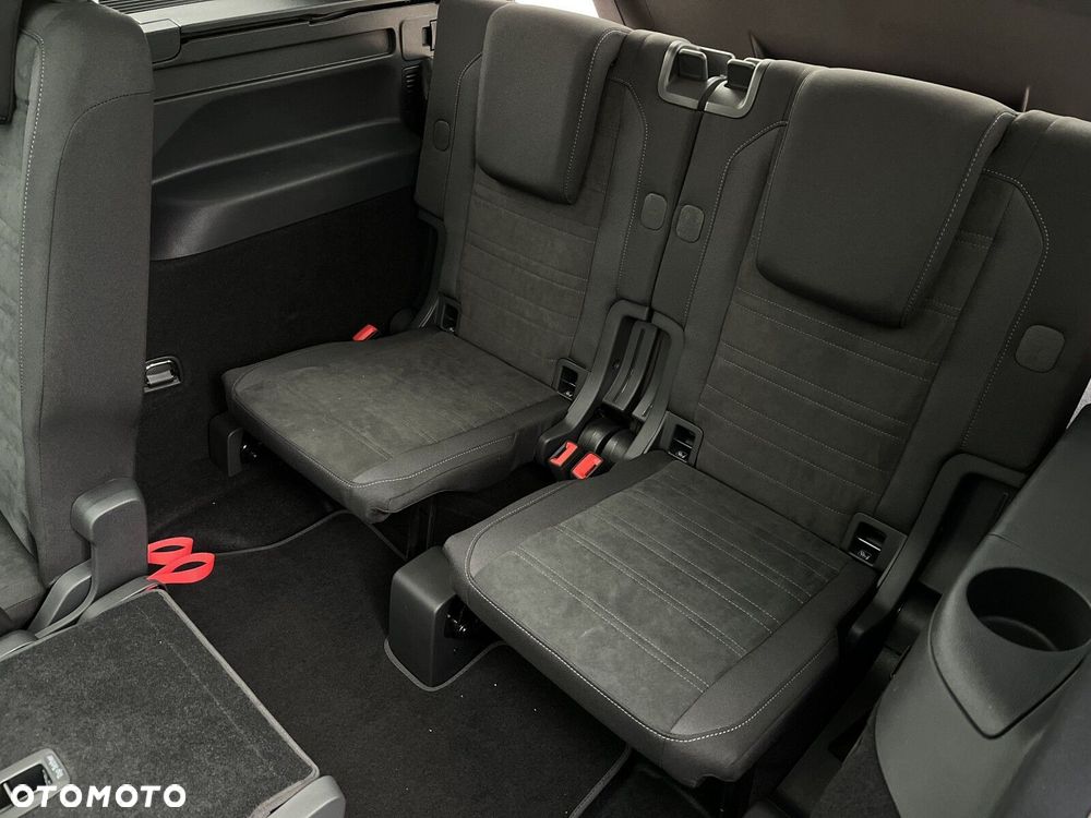 Volkswagen Touran - 34