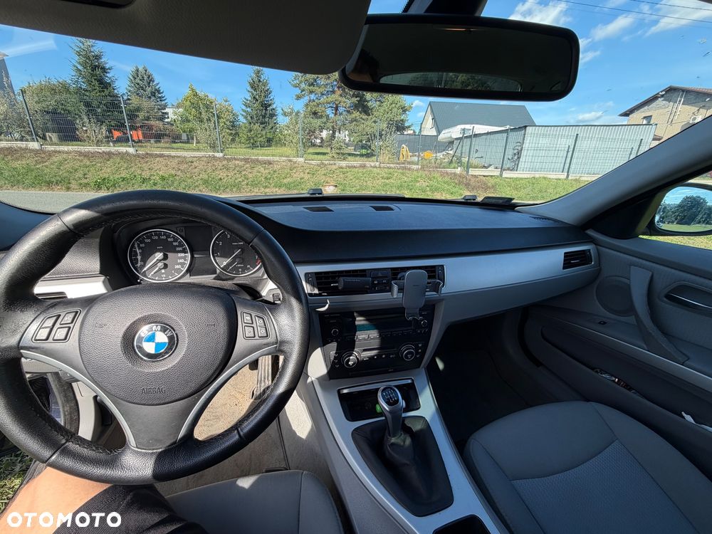 BMW Seria 3 320i - 7