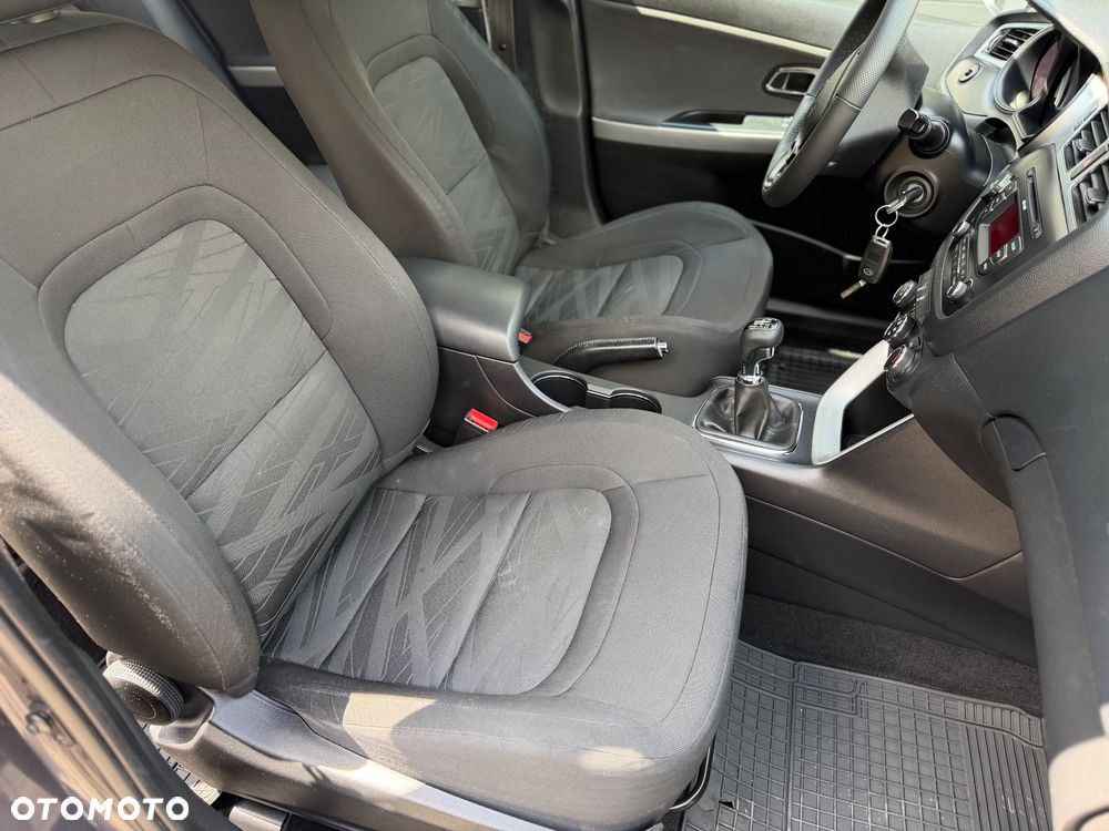 Kia Ceed - 11