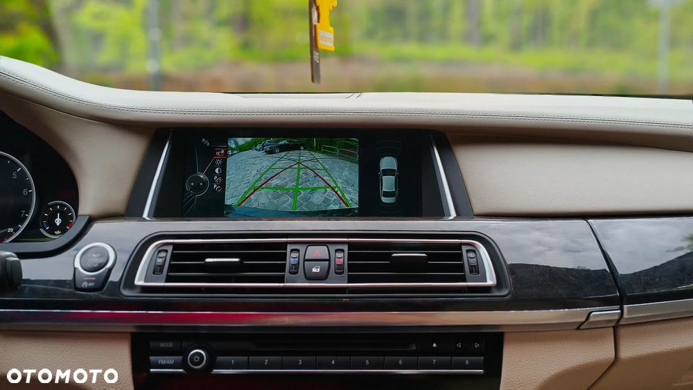 BMW Seria 7 740Li - 16