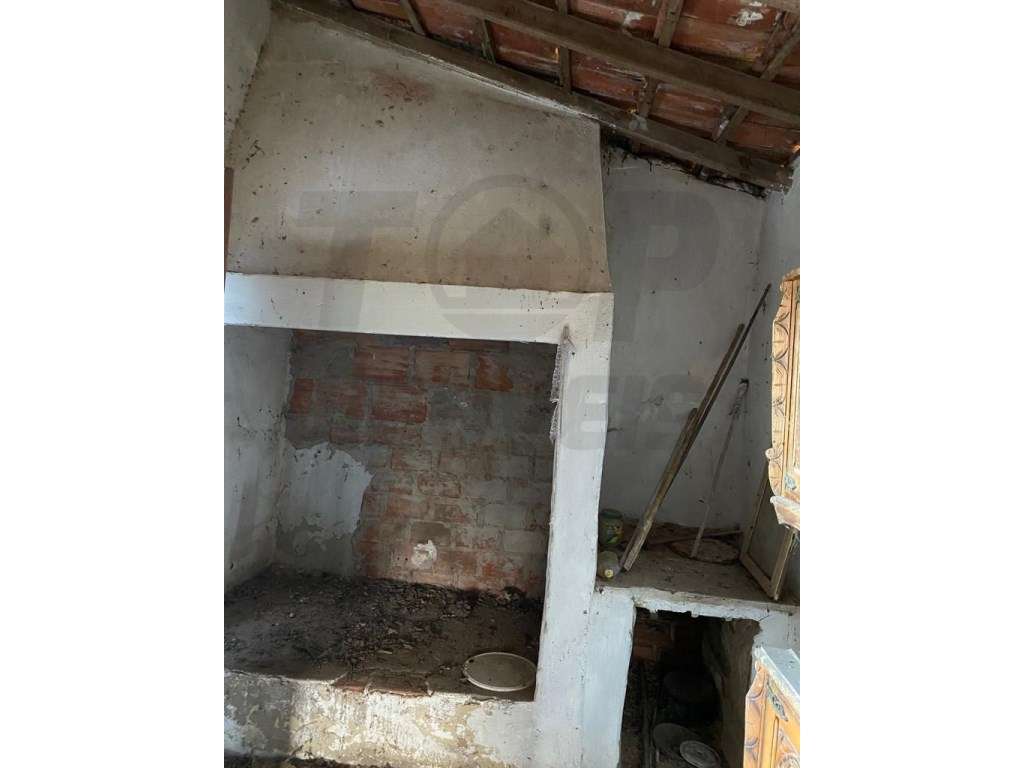 Moradia V1 - Para recuperar/ampliar - Terreno com 10720m2 - 200.000€ - Grande imagem: 2/8