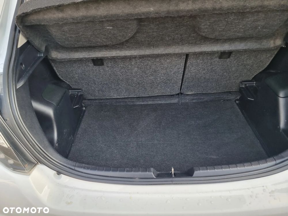 Toyota Yaris Hybrid 100 Life - 24