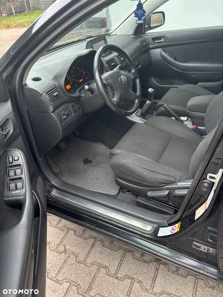 Toyota Avensis - 7