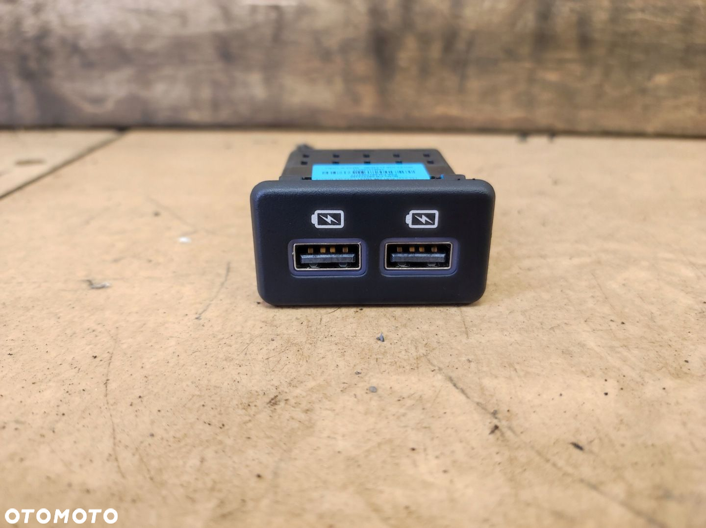 Port gniazdo ładowania USB tył 5008 II 2 Lift - 2