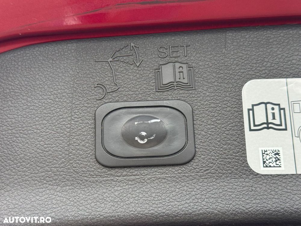 Ford Kuga 2.0 TDCi 4WD Powershift ST-Line - 30