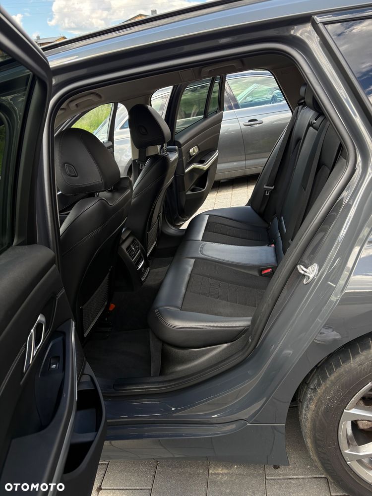 BMW Seria 3 320d Sport Line Shadow - 25