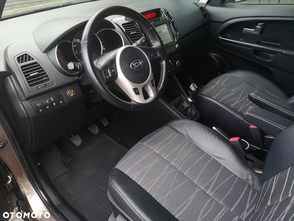 Kia Venga 1.4 Business Line - 12