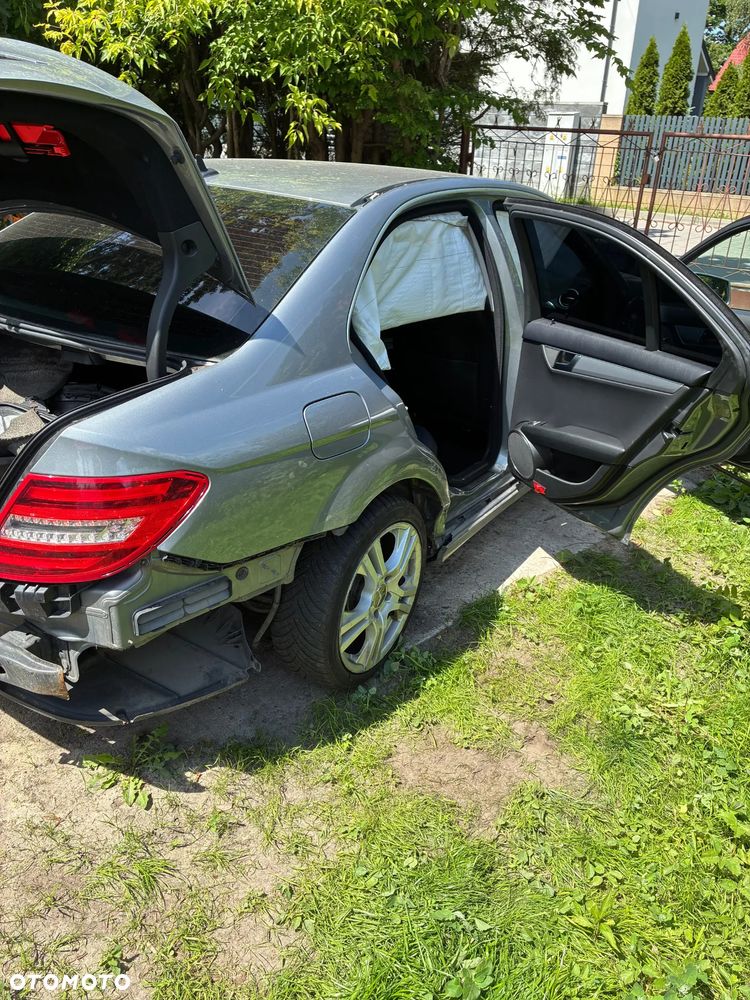 Mercedes-Benz Klasa C 180 CGI Automatik BlueEFFICIENCY Avantgarde - 5