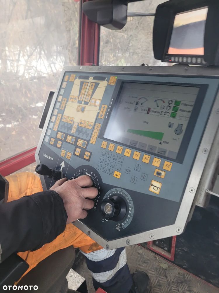 Volvo ABG TITAN 7820 B - 11