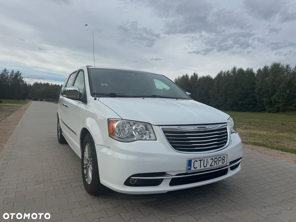 Chrysler Town & Country - 2