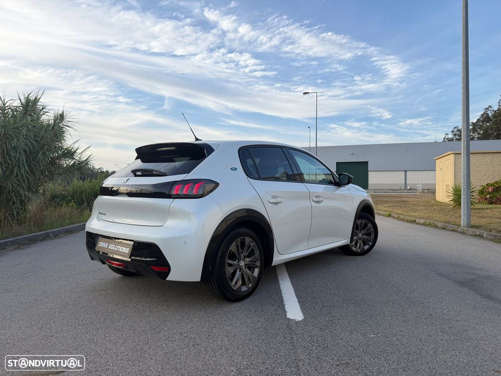 Peugeot e-208 Allure Pack - 19