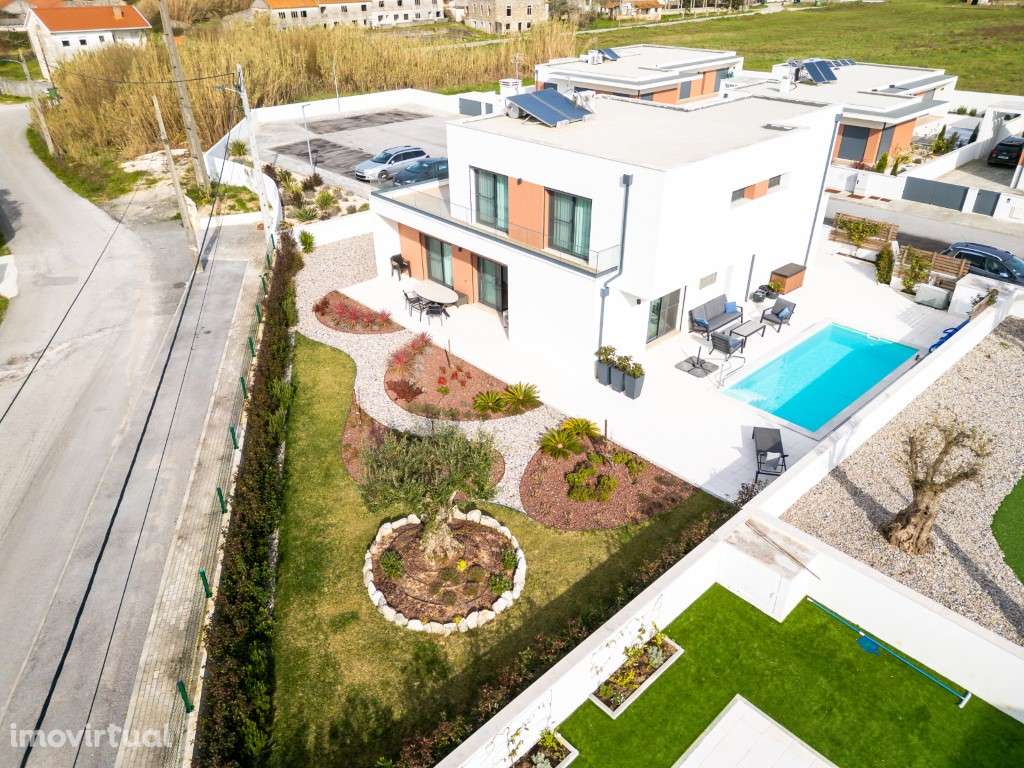 Moradia V4 com piscina aquecida, jardim e garagem em Alfeizerão (Co... - Grande imagem: 2/35