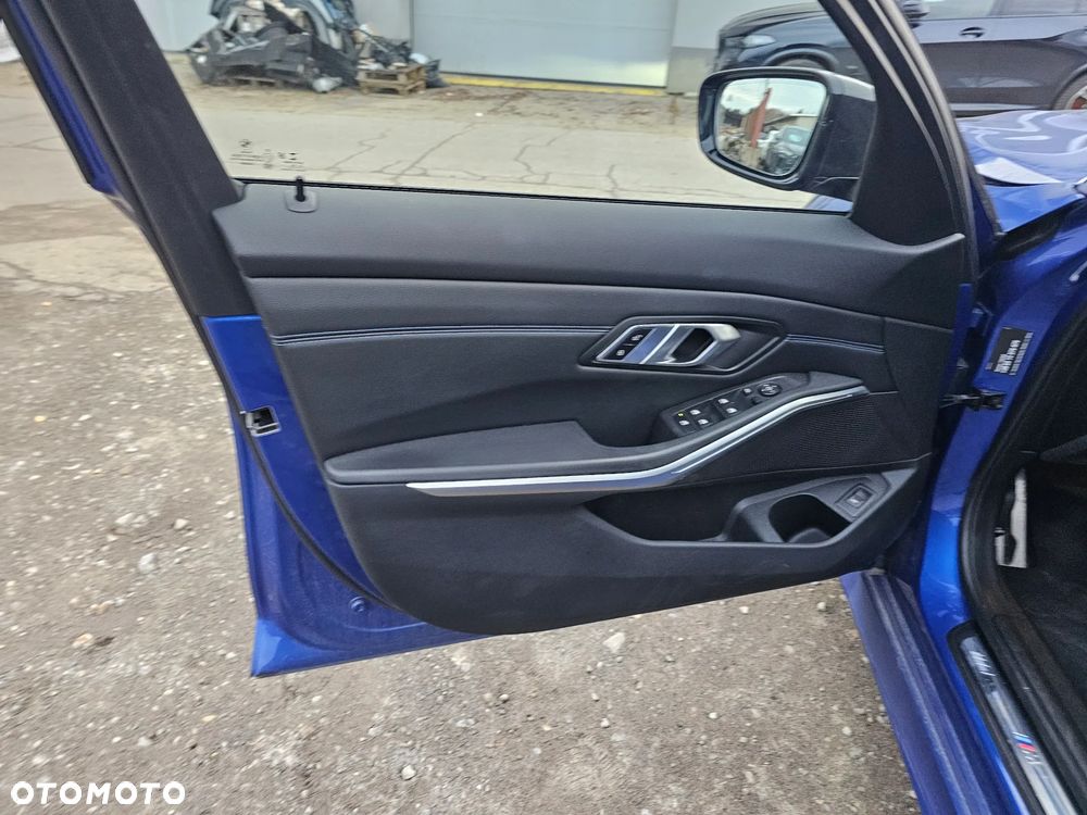 BMW Seria 3 320d xDrive Edition M Sport Shadow - 25