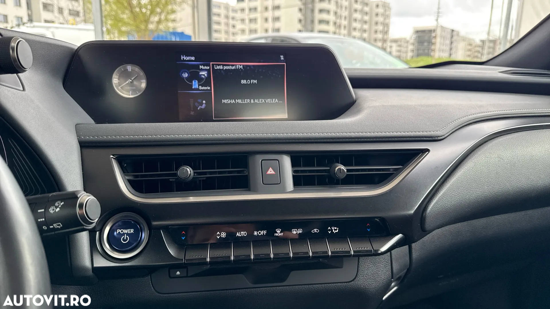 Lexus UX 250h 2.0L HEV 20H- (178 HP) 4X4 CVT Executive - 28