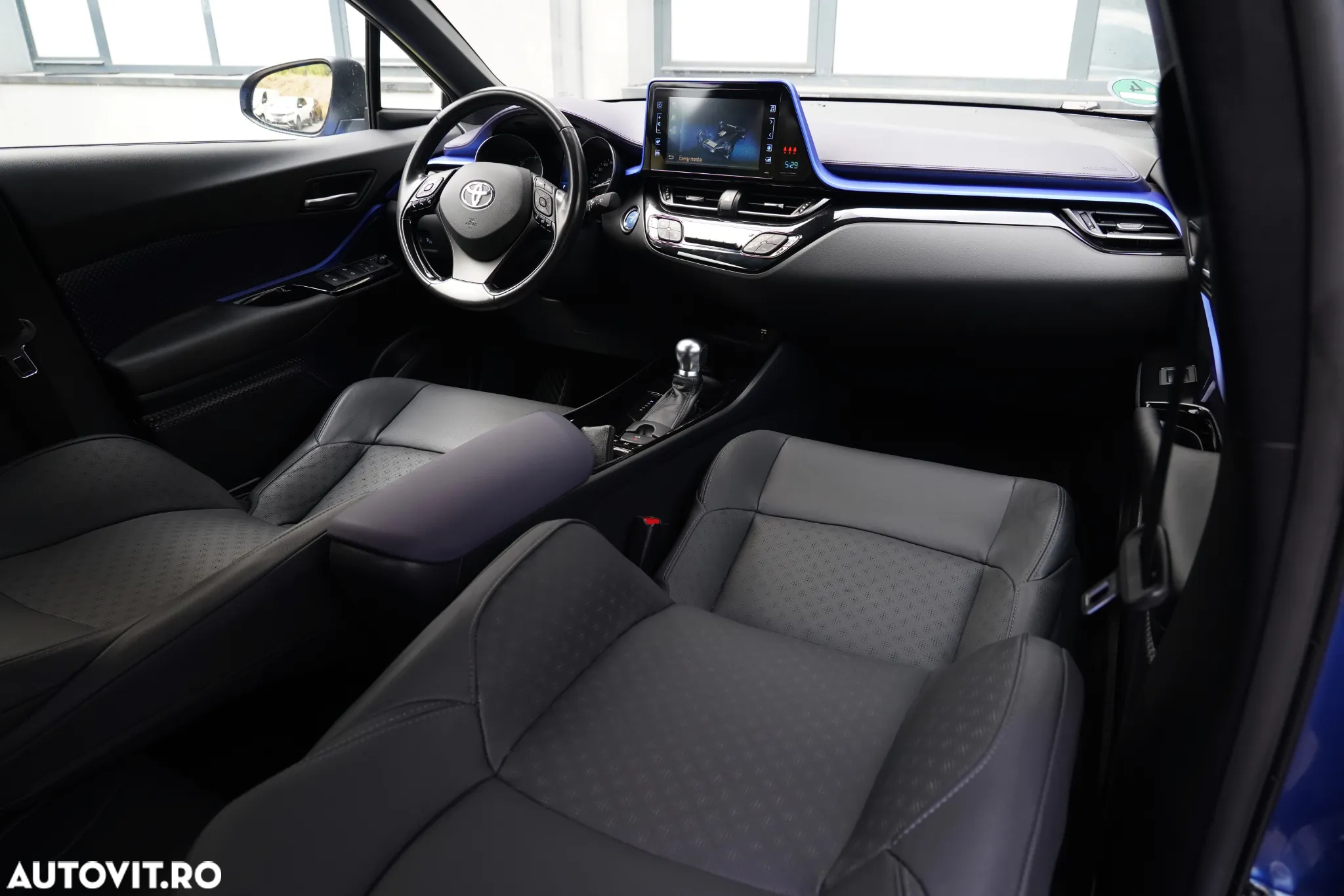 Toyota C-HR Hybrid Style Selection - 14