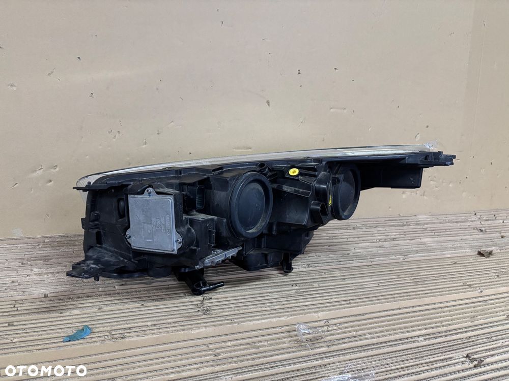 Ford Kuga MK2 lift lampa prawa Xenon  skrętny - 4