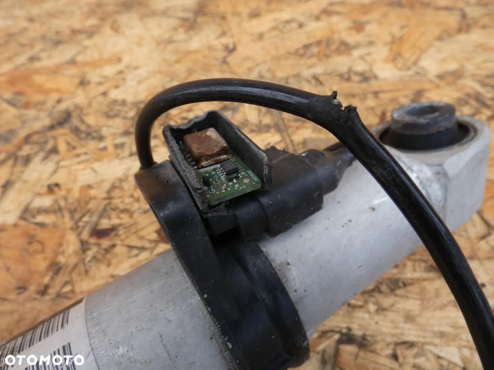 BMW M4 M3 F80 F82 AMORTYZATOR TYŁ EDC PRAWY 8008630 - 4