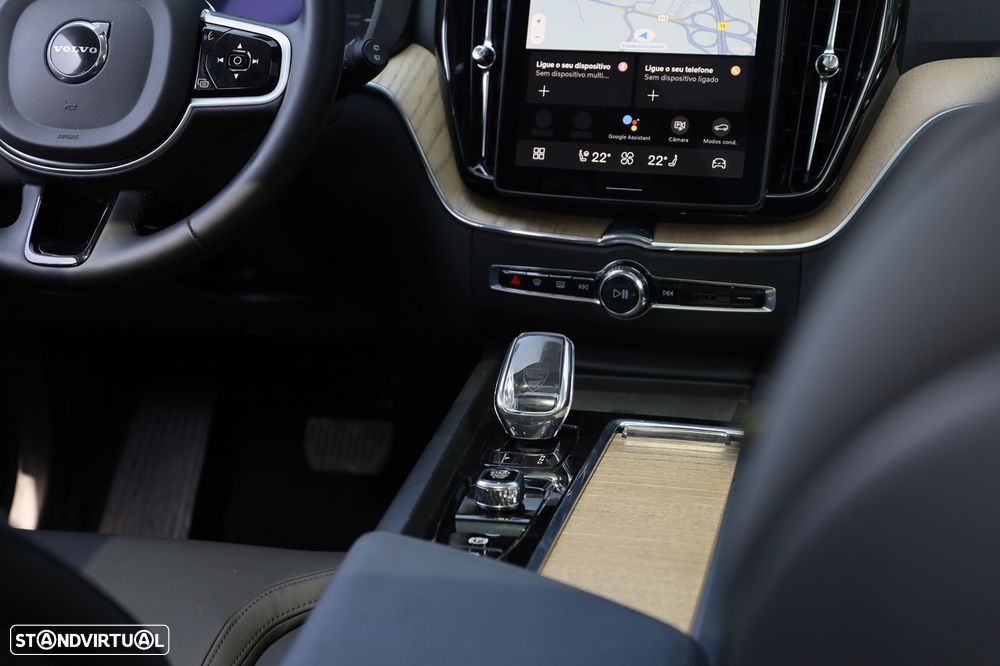 Volvo XC 60 2.0 T6 PHEV Plus Dark AWD - 17