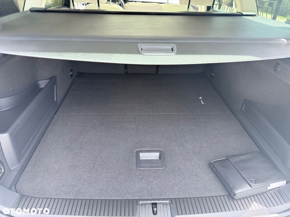 Volkswagen Passat - 12