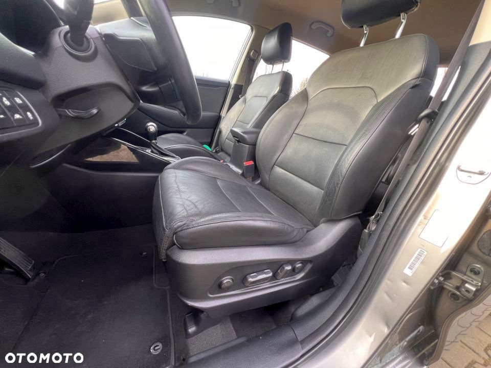 Kia Carens 1.7 CRDi Spirit - 9