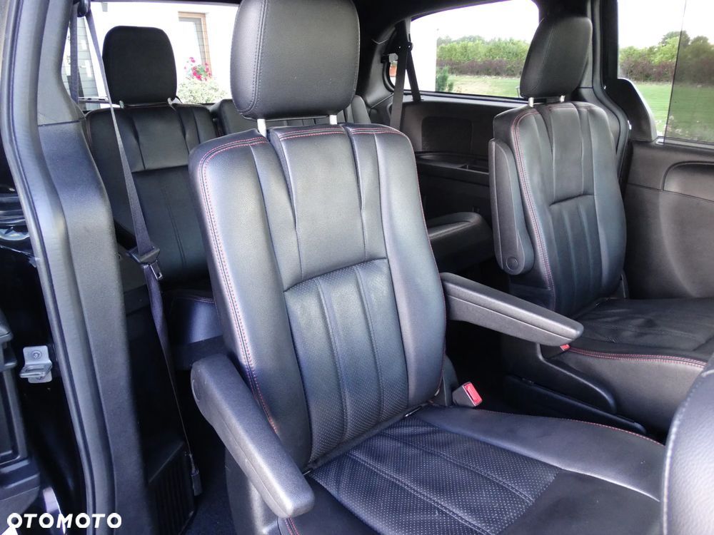 Dodge Grand Caravan 3.6 R/T - 35