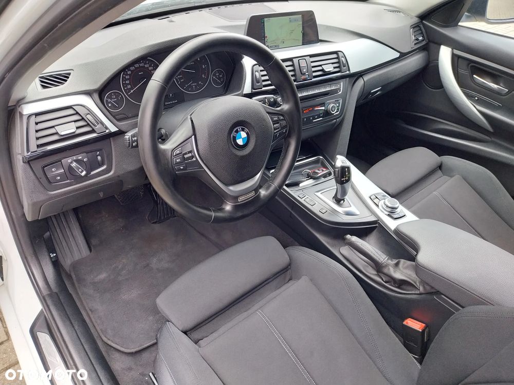 BMW Seria 3 318d Sport Line - 28