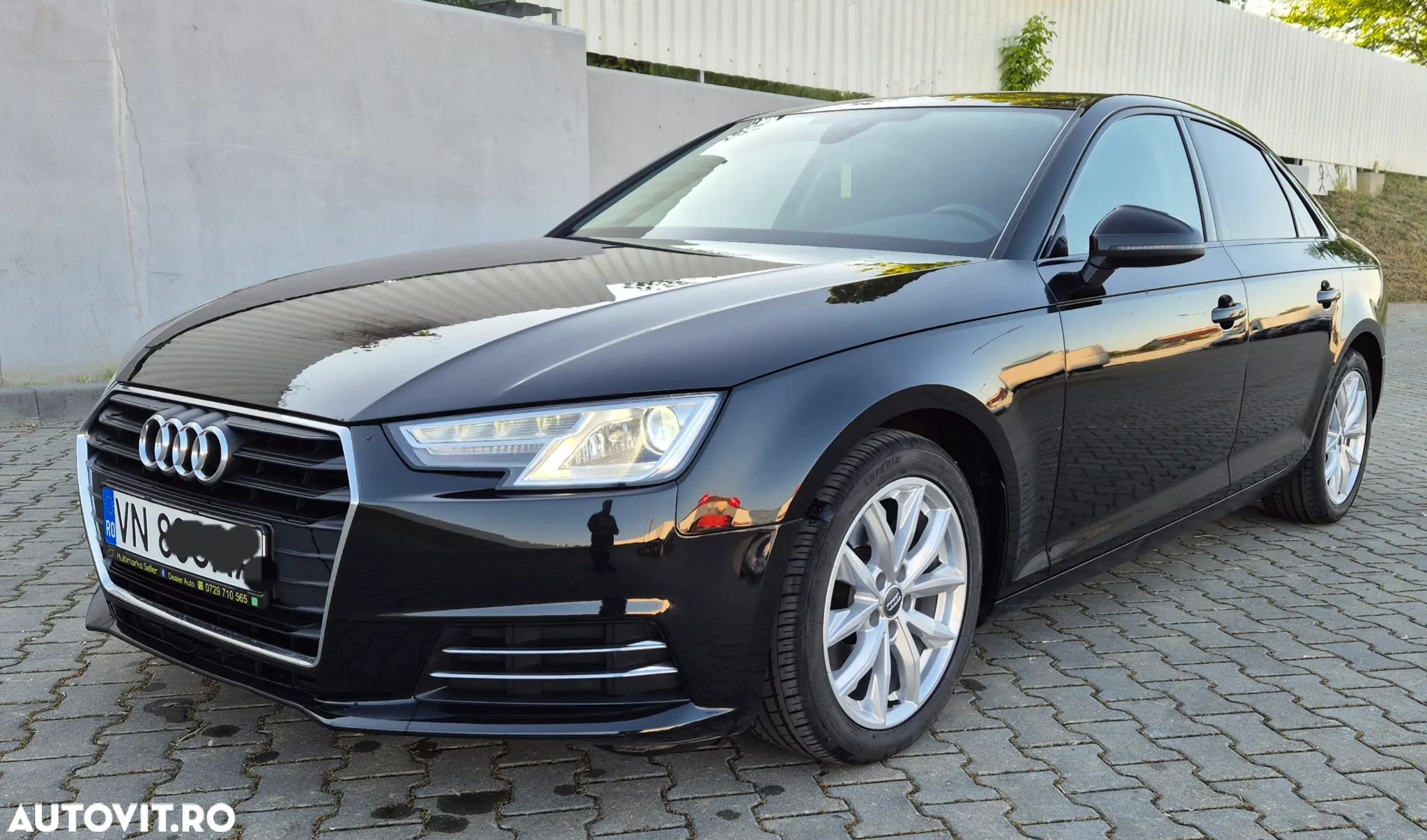 Audi A4 - 1