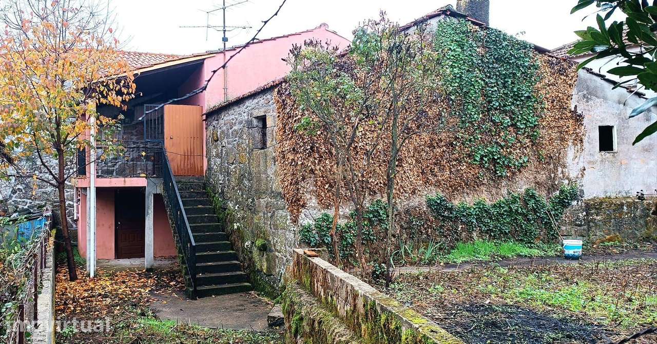 Casa em pedra com lareira e forno para reabilitar - Grande imagem: 5/11