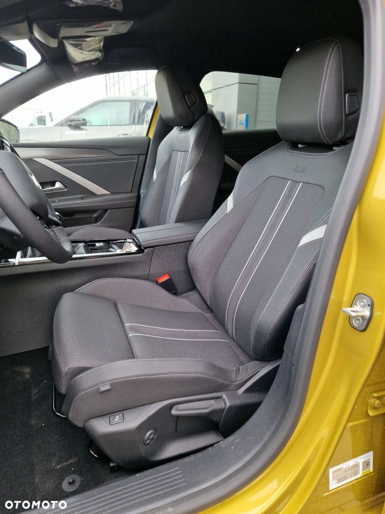 Opel Astra 1.2 T GS Line S&S - 18