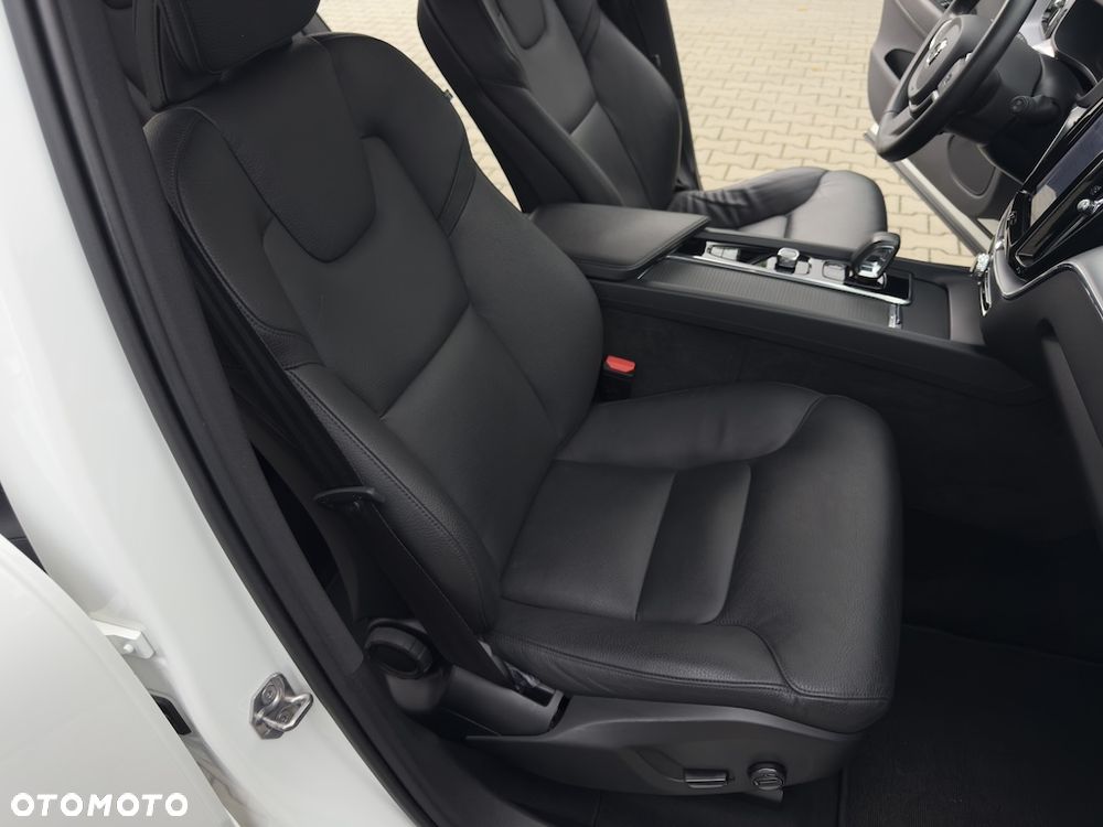 Volvo XC 60 B4 D AWD Geartronic Momentum Pro - 33