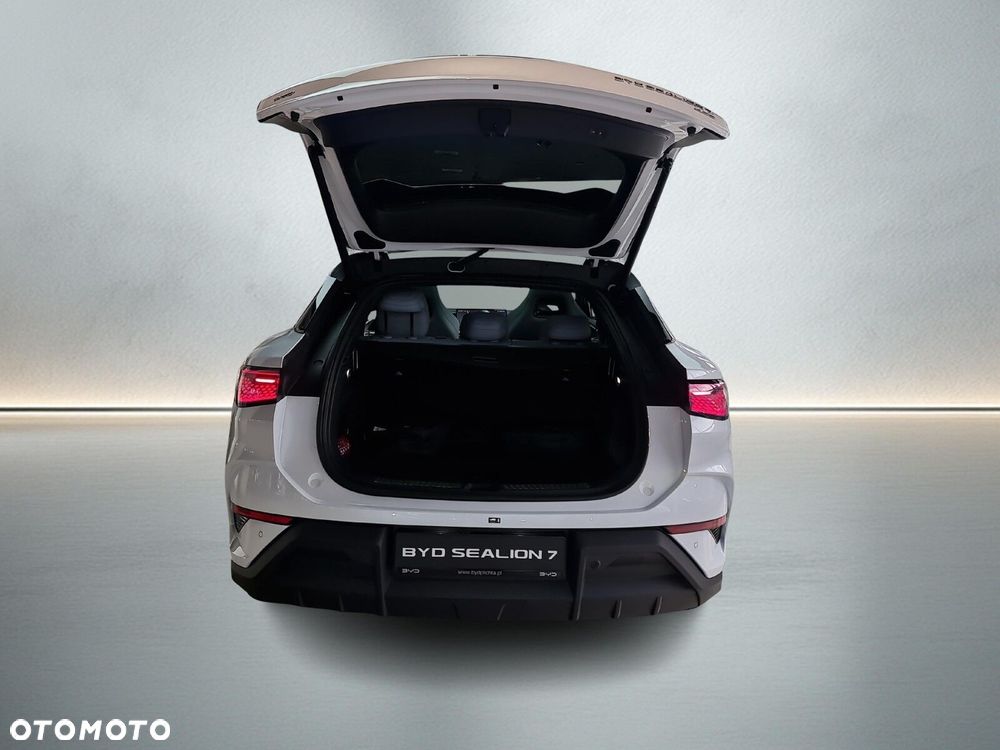 BYD Sealion 7 - 10