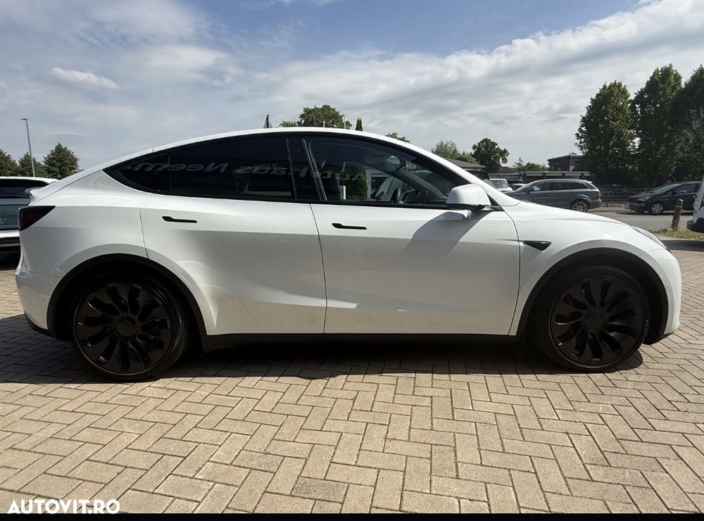 Tesla Model Y - 6