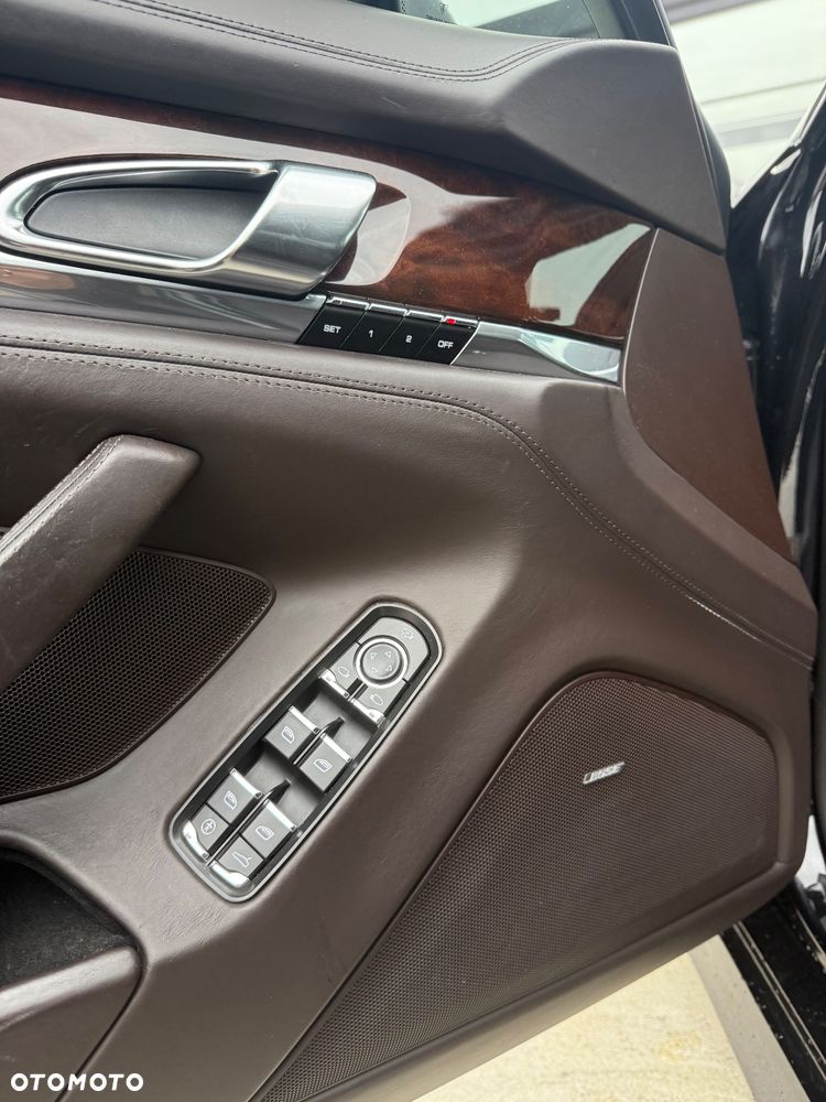Porsche Panamera 4S - 24