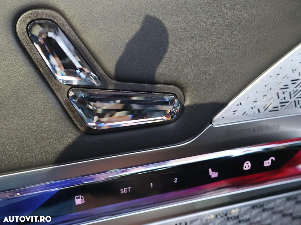 BMW M7 M760e xDrive - 33