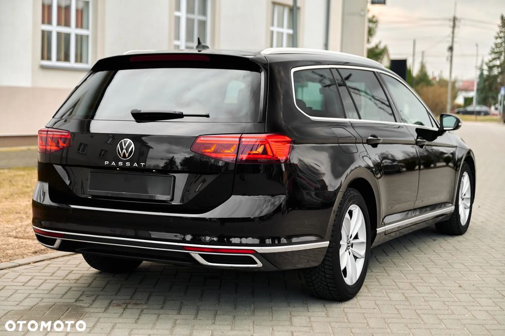 Volkswagen Passat Variant 2.0 TDI EVO Elegance DSG - 11