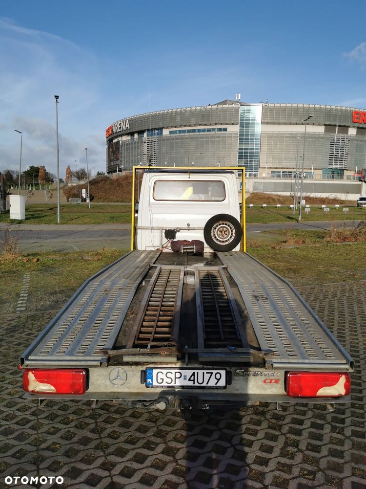 Mercedes-Benz Sprinter - 12