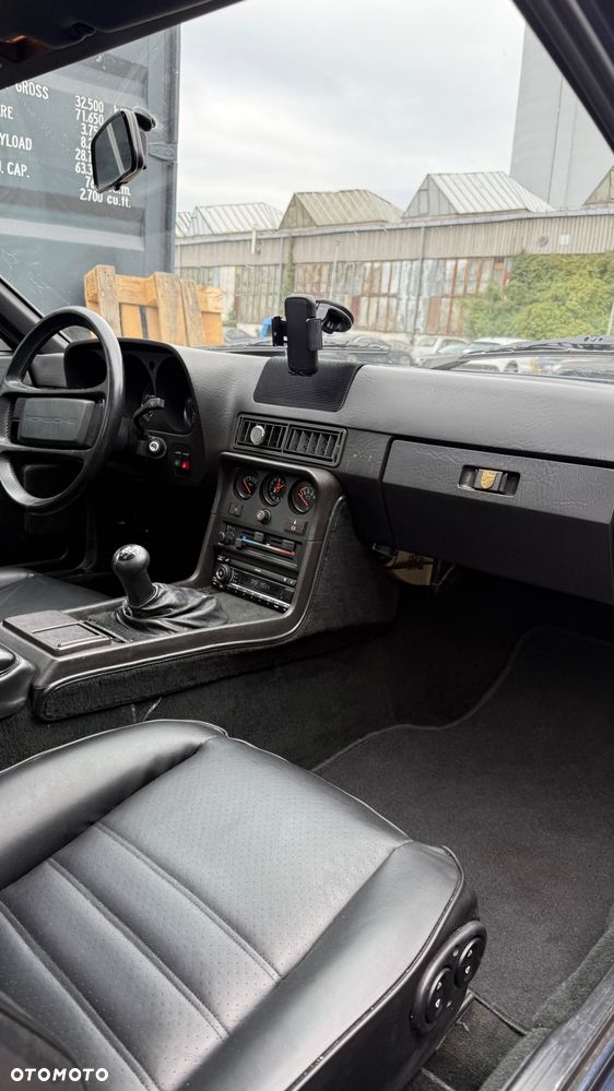 Porsche 924 S - 13