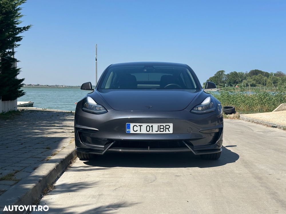 Tesla Model 3 - 1
