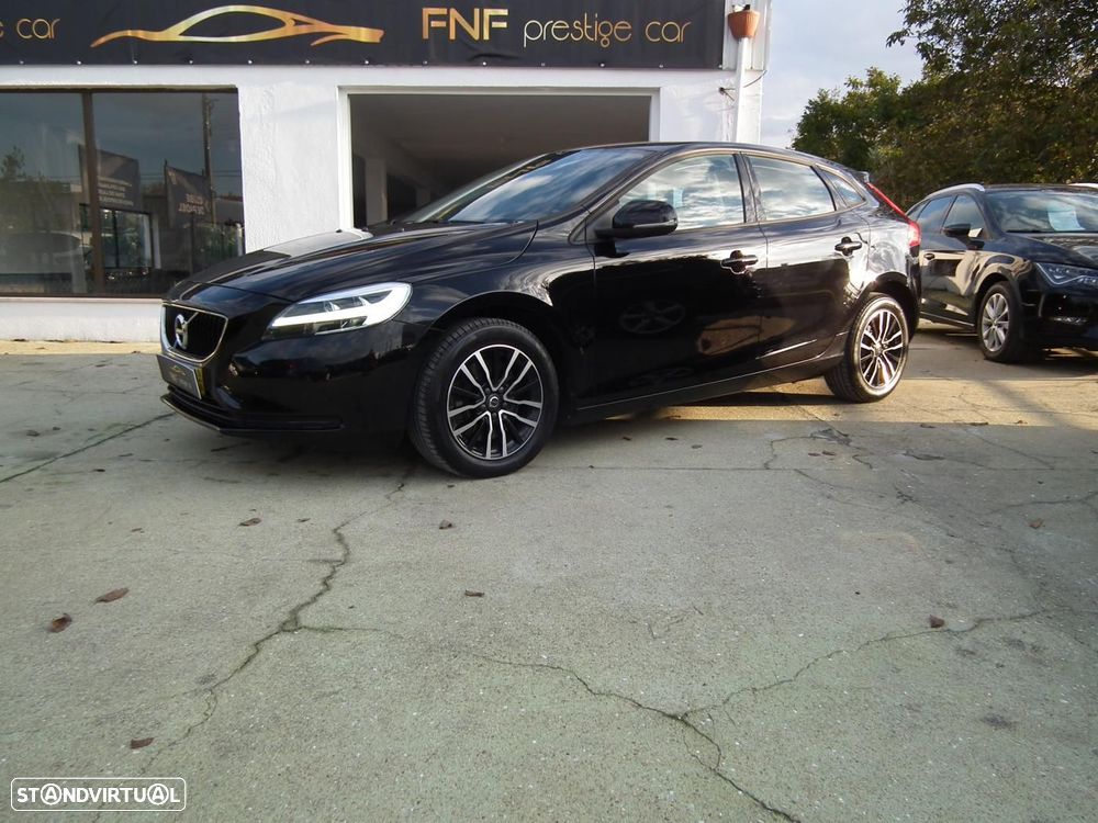 Volvo V40 2.0 D3 Momentum - 3