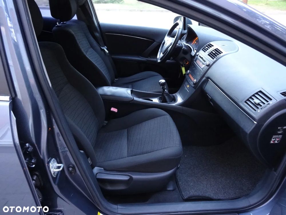 Toyota Avensis 1.8 Sol - 23