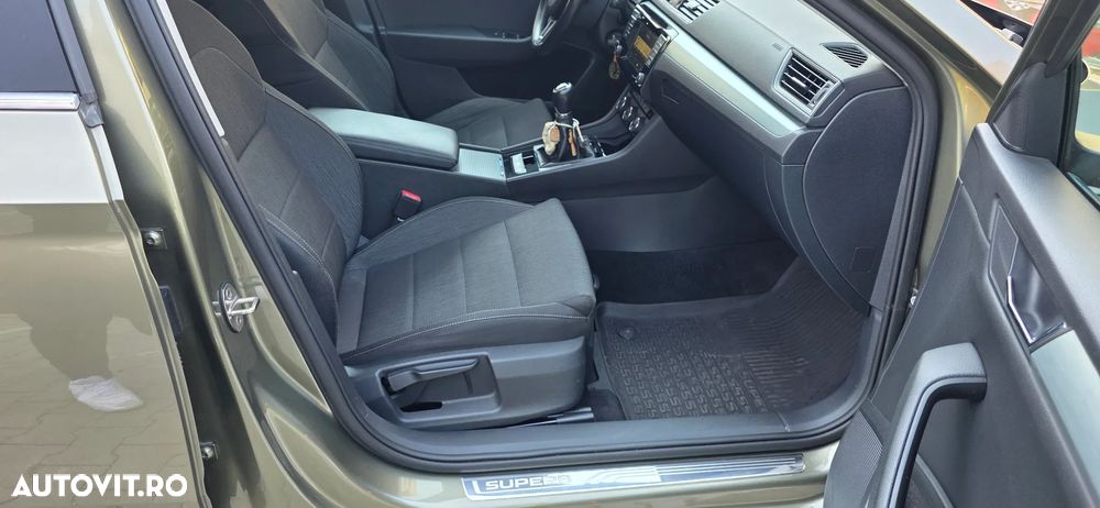 Skoda Superb 2.0 TDI Ambition - 36