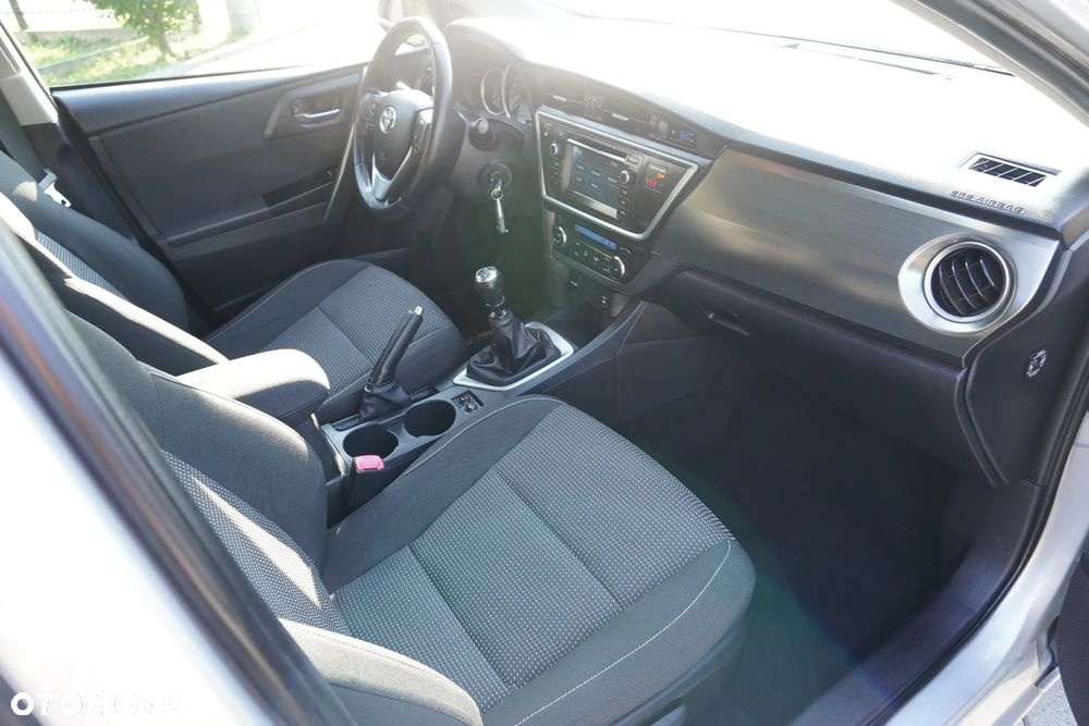 Toyota Auris 1.6 Executive - 9