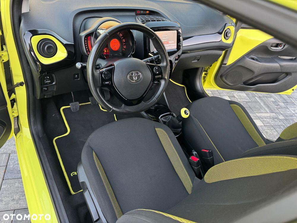 Toyota Aygo x mit x-business Paket - 32